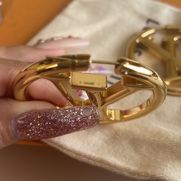 Sold on M - Picture 2 of 3